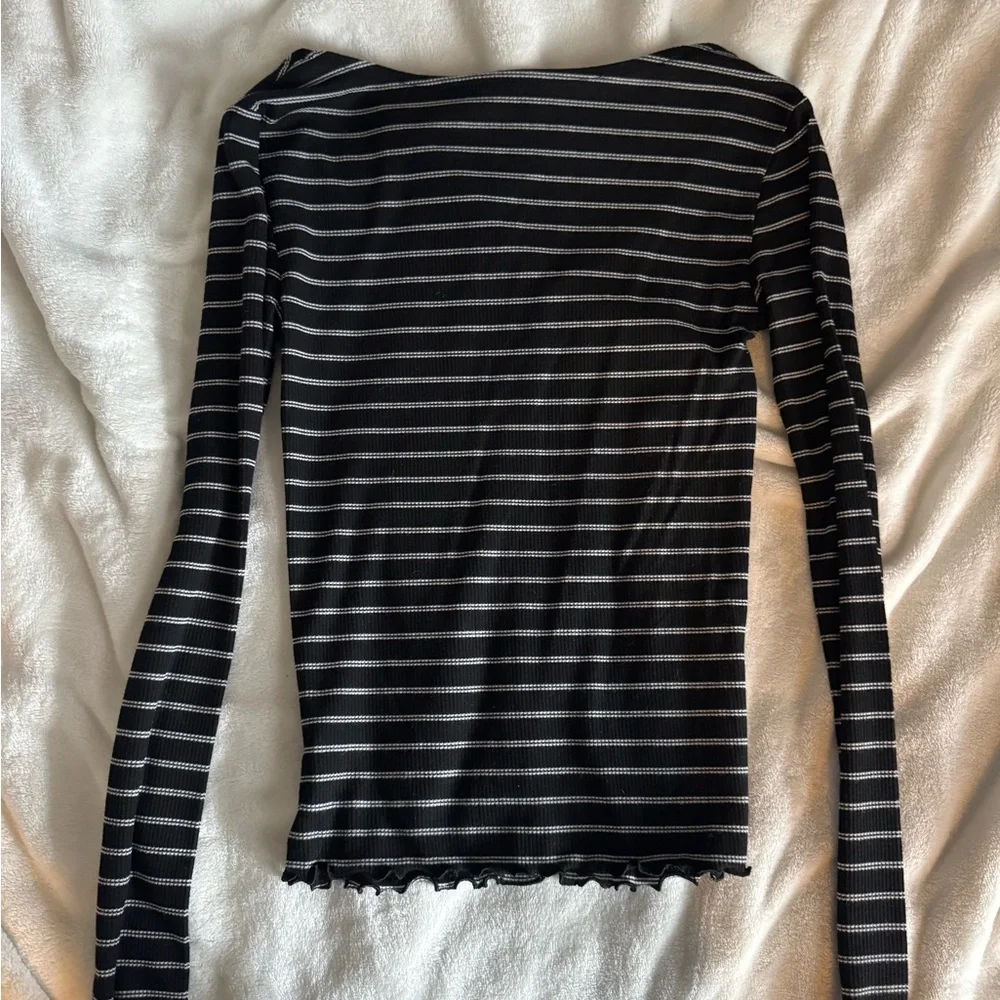 Aeropostale Seriously Soft Black and White Striped Button Down Scallop Shirt - Picture 3 of 3